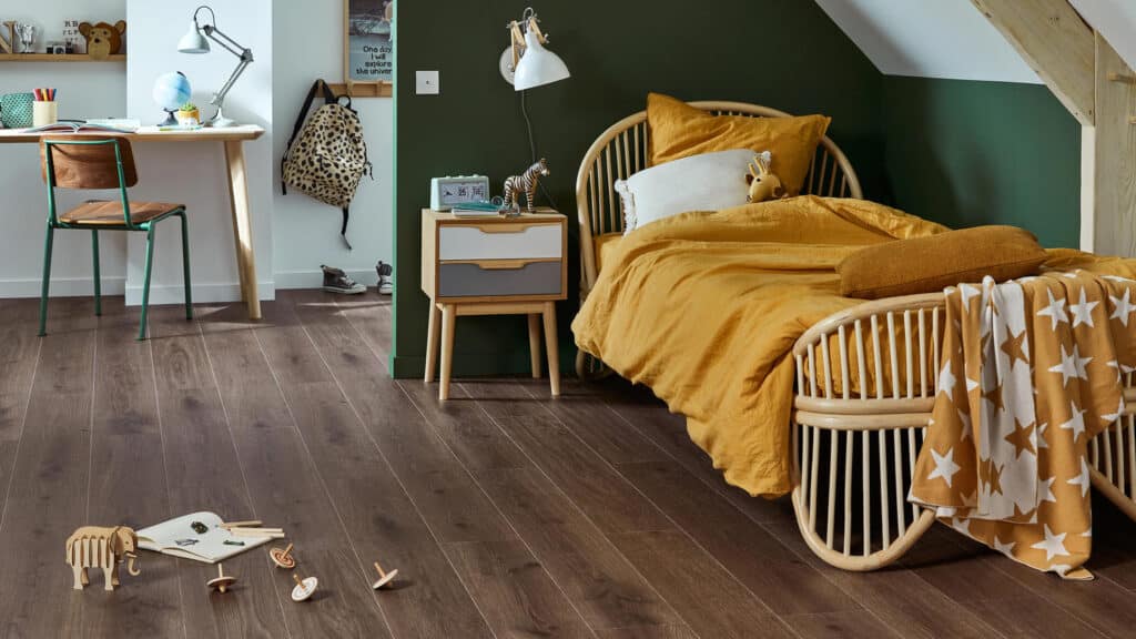 Pavimento in legno, parquet, lvt, spc, laminato, battiscopa, posa pavimento, colle e vernici parquet